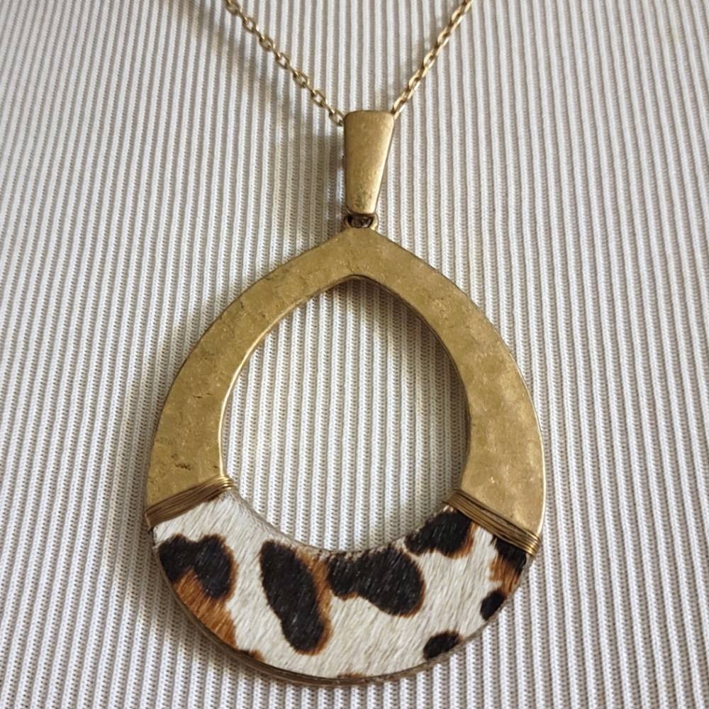 Vida Goldtone Necklace with Teardrop Pendant